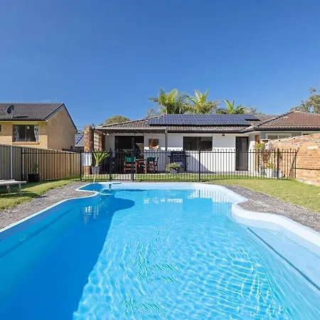 Spacious House With Pool - 5 Min Walk To Lake Wyong Exterior photo