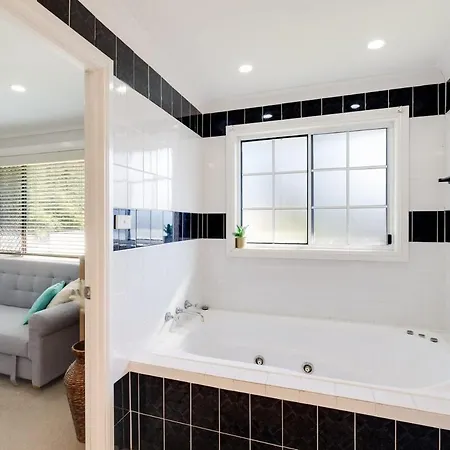 Spacious House With Pool - 5 Min Walk To Lake Wyong Exterior photo
