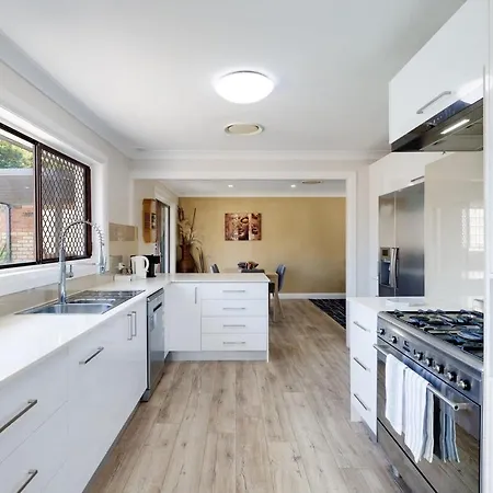 Spacious House With Pool - 5 Min Walk To Lake Wyong Exterior photo