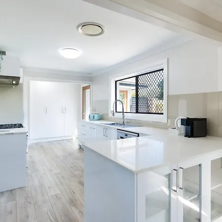 Spacious House With Pool - 5 Min Walk To Lake Wyong Exterior photo