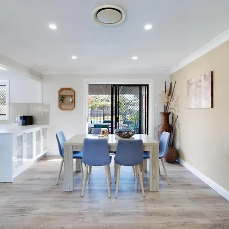 Spacious House With Pool - 5 Min Walk To Lake Wyong Exterior photo