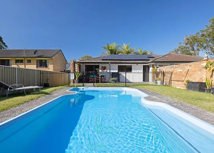 Spacious House With Pool - 5 Min Walk To Lake