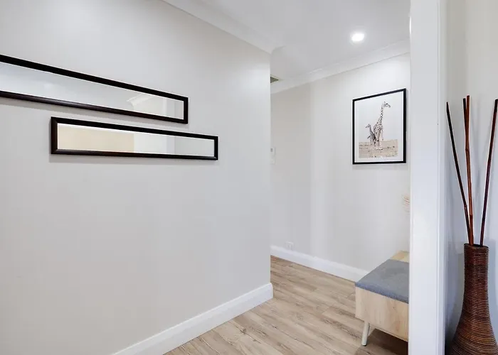 Spacious House With Pool - 5 Min Walk To Lake