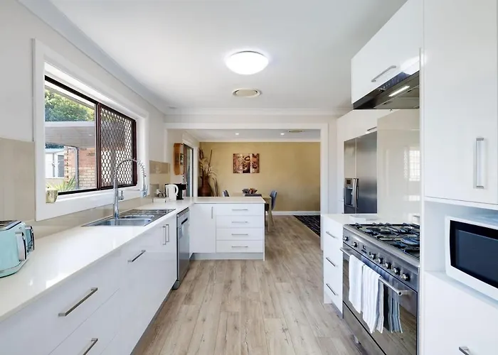 Spacious House With Pool - 5 Min Walk To Lake