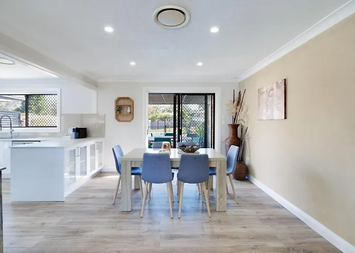 Spacious House With Pool - 5 Min Walk To Lake