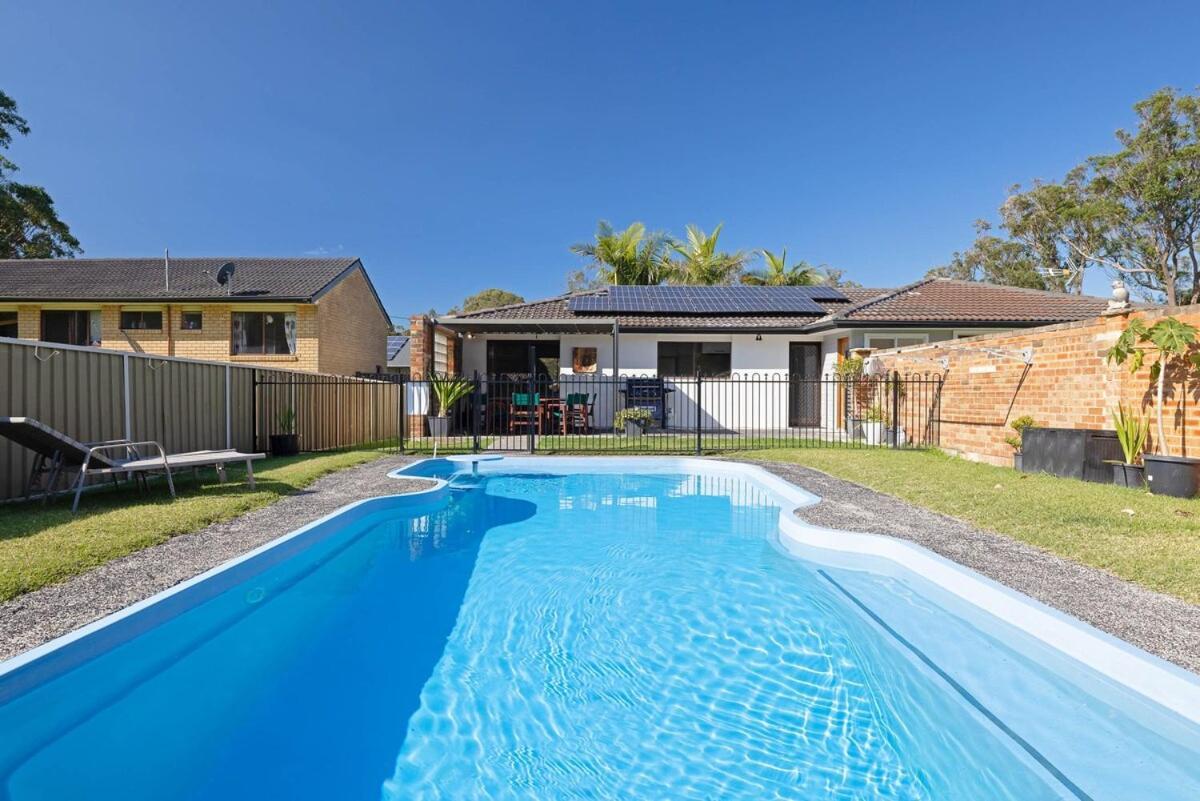 Spacious House With Pool - 5 Min Walk To Holiday home *