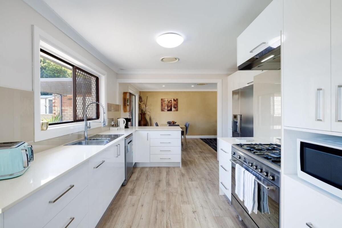 Spacious House With Pool - 5 Min Walk To Holiday home *